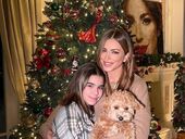 Ани Лорак поставила арт-елку за 43 000 грн. У звезд новая мода: дизайнерские елки, которые наряжают декораторы