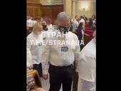 Фракция "Евросолидарность" пришла в Раду в футболках со списками крымских татар. Порошенко заправил ее в штаны