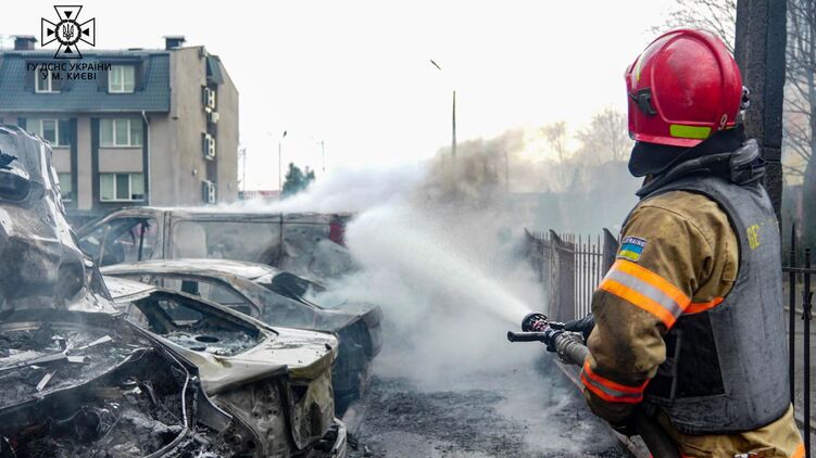Наслідки удару РФ у Києві 10 березня. Фото ДСНС