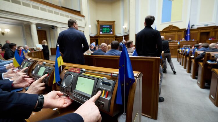 В Верховной Раде впервые критиковали продление военного положения. Фото: Telegram-канал Рады