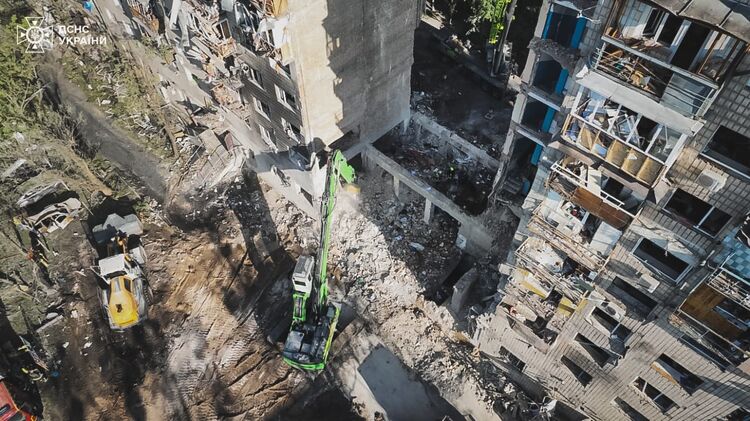 У Києві продовжується рятувальна операція. Фото: t.me/dsns_telegram