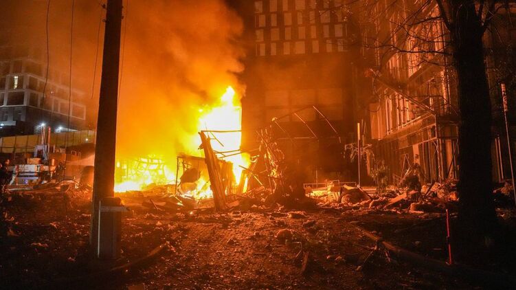 Наслідки нічної атаки РФ в Одесі. Фото: ДСНС