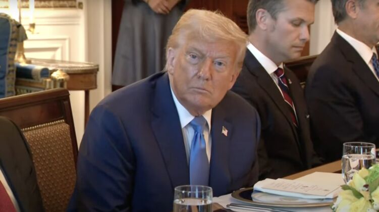 Трамп на брифинге в Белом доме