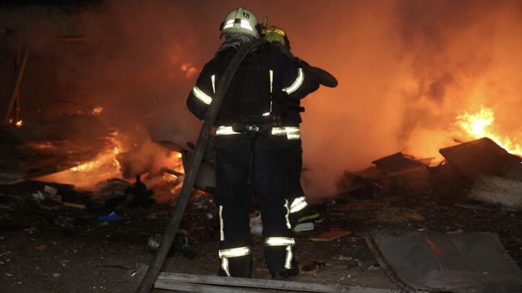 Наслідки удару у Дніпропетровській області. Фото: ДСНС
