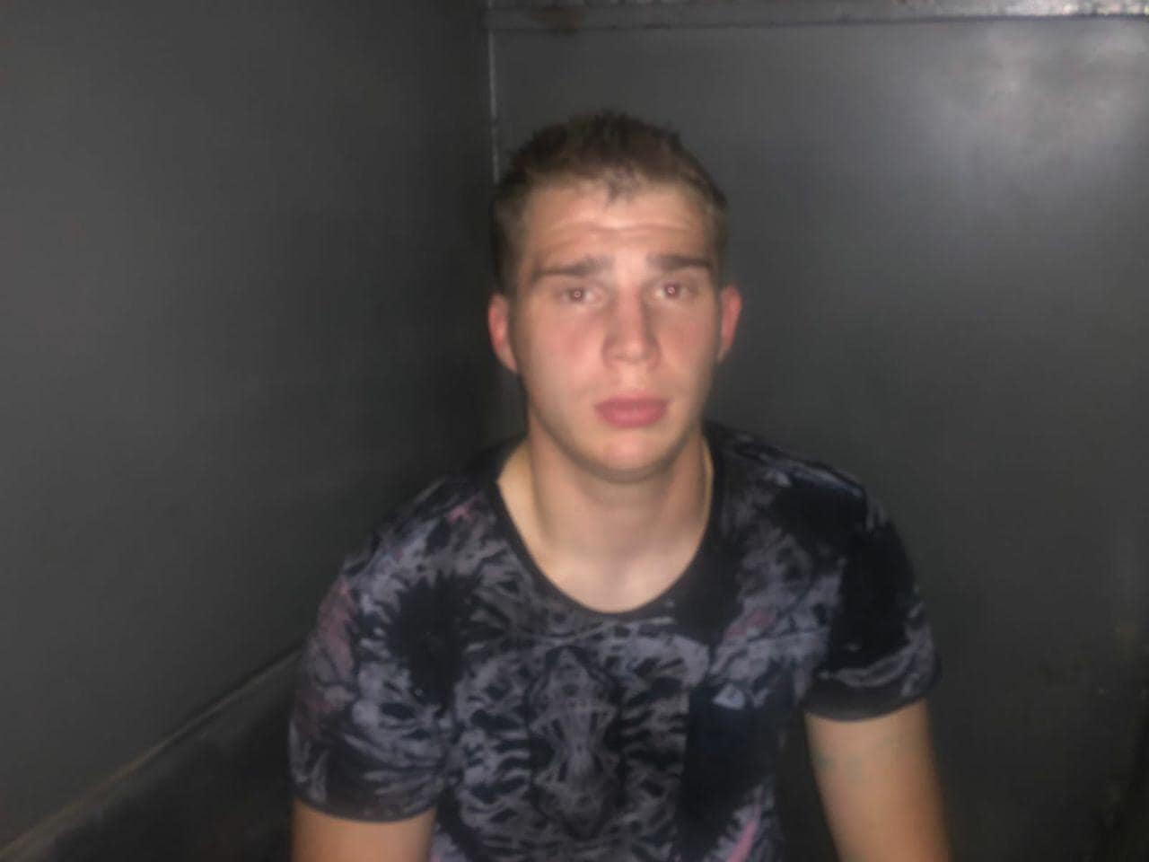 Портрет напавшего на Порошенко