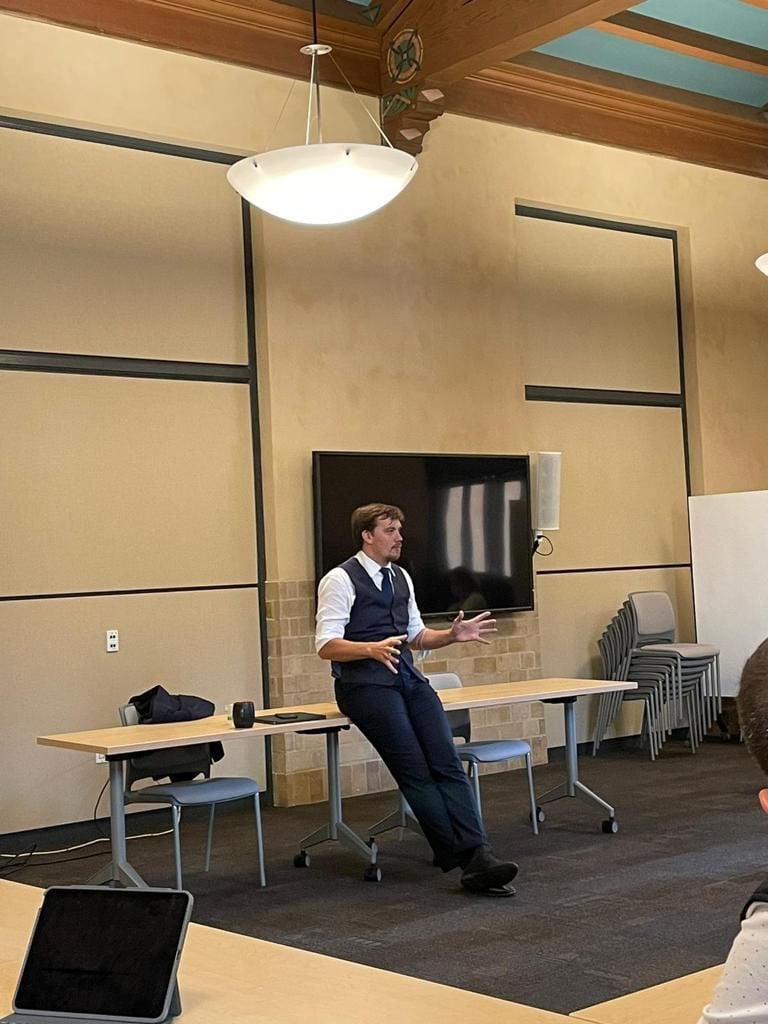 Гончарук в аудитории