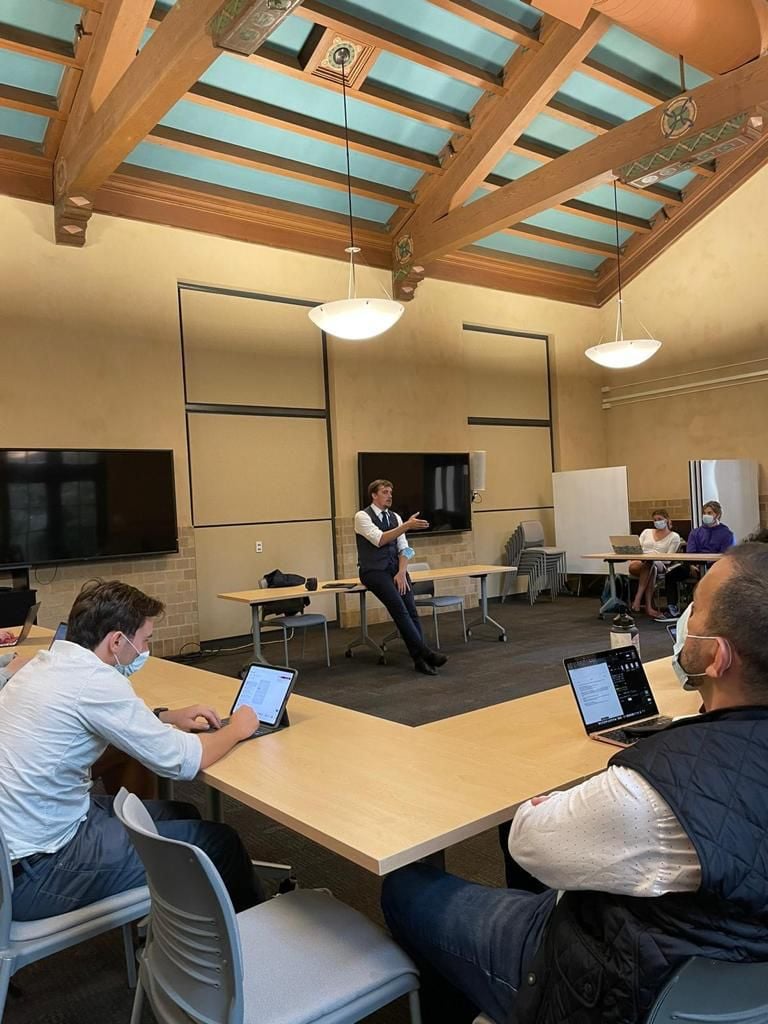 Гончарук вещает об Украине