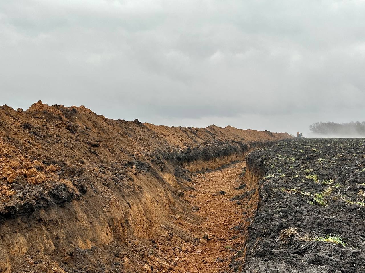 Фото засечной черты на границе с Украиной в Белгородской области 