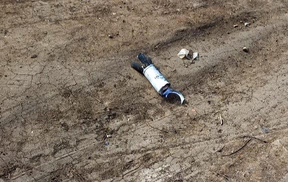 после обстрела на улицах осталось много неразорвавшихся боеприпасов