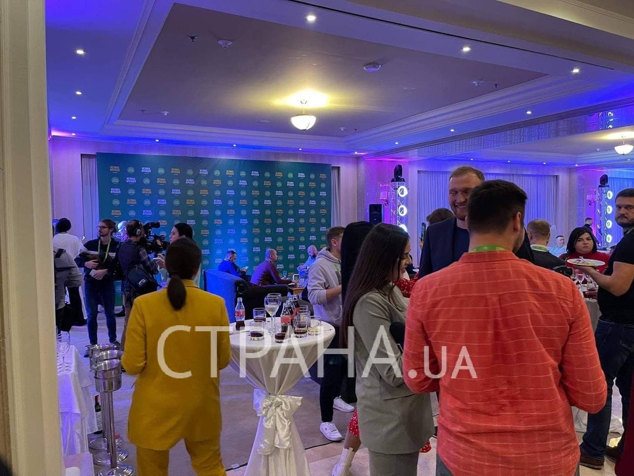 Депутаты общаются с журналистами