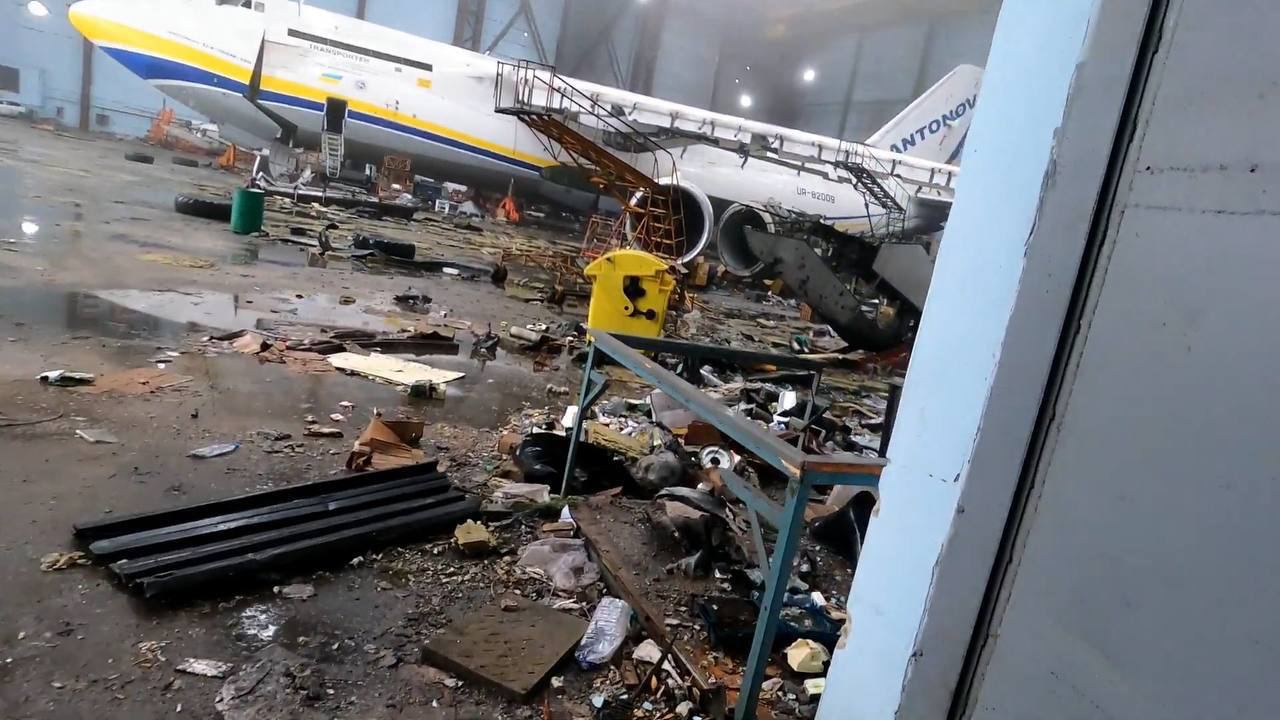 Фото из ангара "Мрии" в Гостомеле