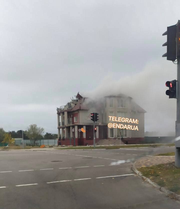 Разрушенный отель Алиса в Энергодаре