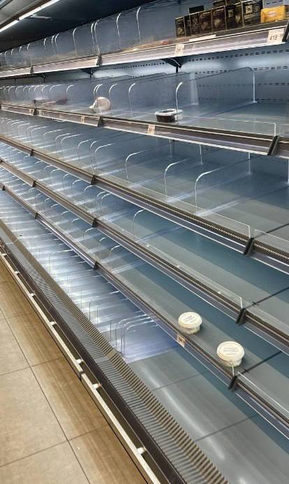 В Херсоне пустеют полки магазинов