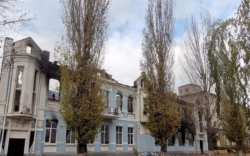 Разрушенный Центр детей и юношества в Бахмуте