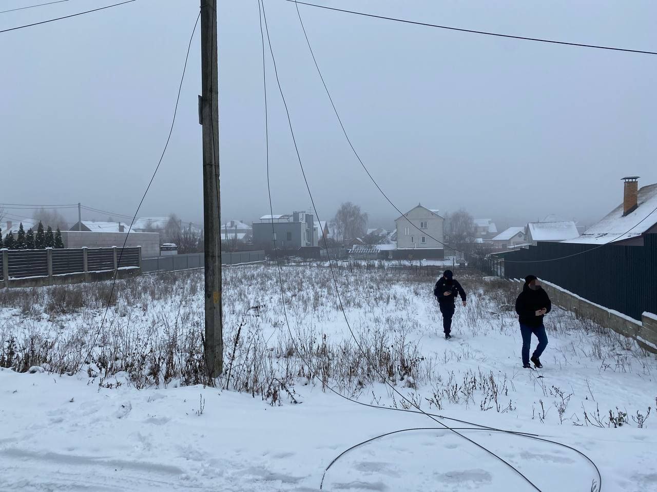 В Киевской области на дома упали обломки ракет. Фото: Игорь Сапожко в тг
