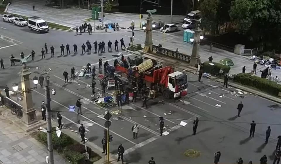 В Болгарии разогнали протестующих. Скриншот: Facebook/ Балканский обозреватель