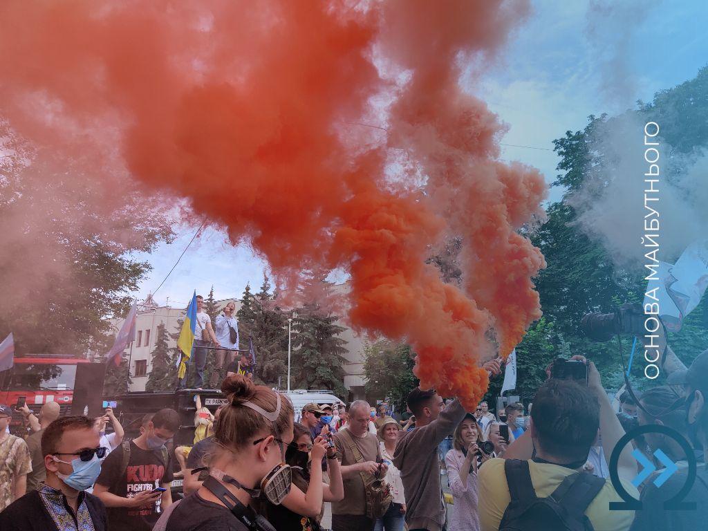 В Киеве активисты устроили акцию в поддержку подозреваемых в убийстве Шеремета. Фото: Telegram/Основа майбутнього