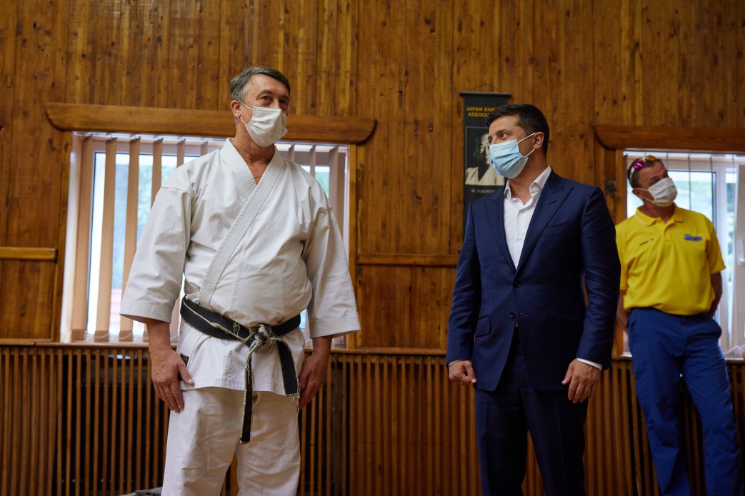 Во время поездки Зеленский посетил занятие юных каратистов в Кропивницком. Фото: president.gov.ua