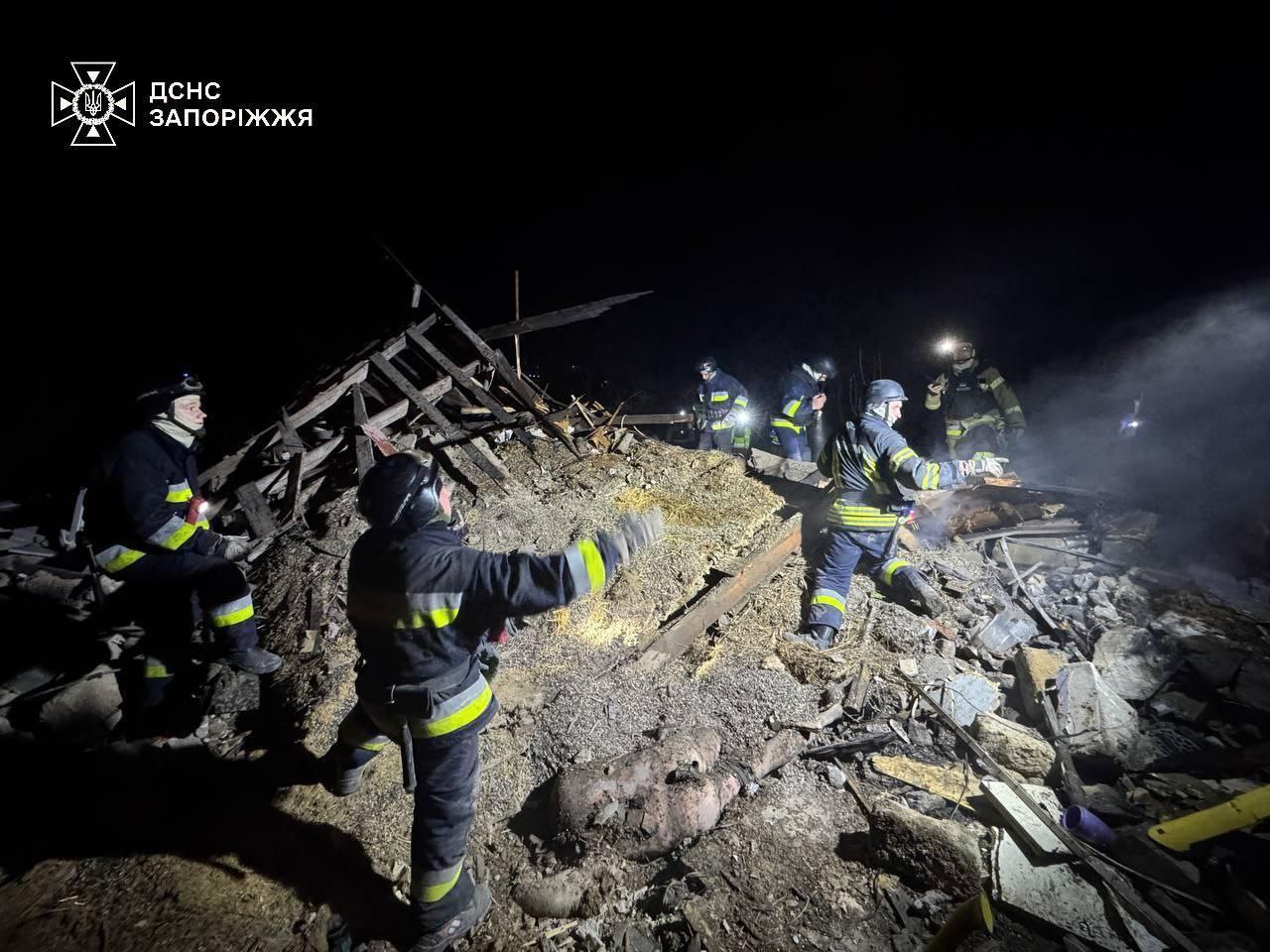 Фото(3) тушения пожара. Истчоник - ГСЧС