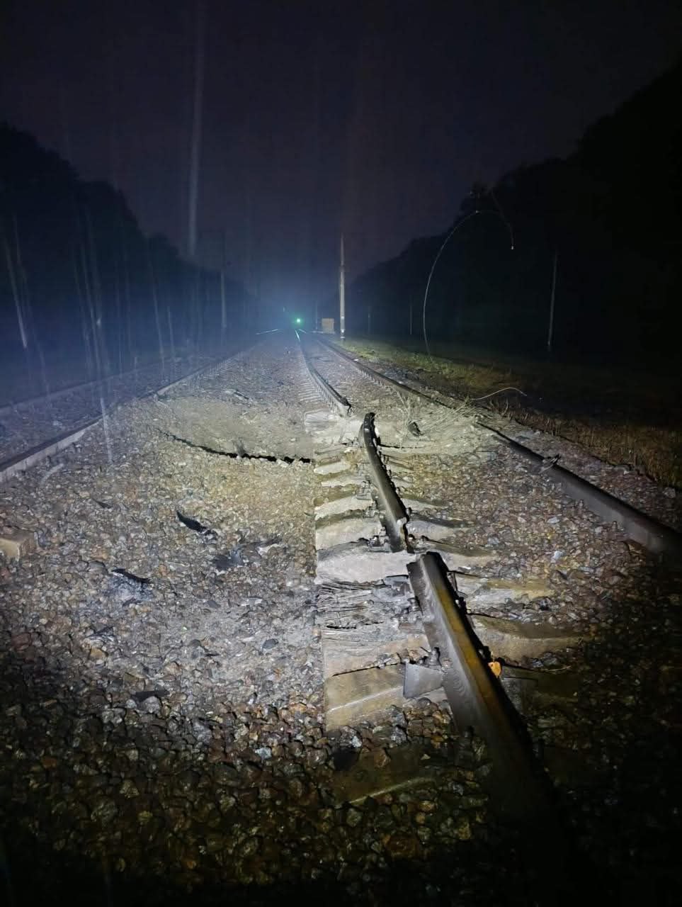 Фото последствий удара по железной дороге в Нежине
