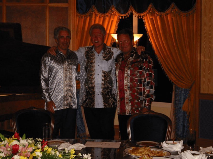 Фото Джеффери Эпштейна и Билла Клинтона на острове. Истчоник - justice.gov