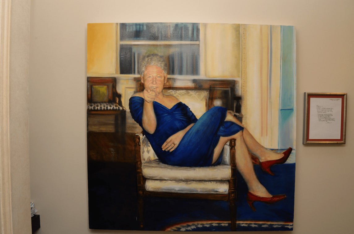 Фото картины с Билло м Клинтоном в образе женщины на острове. Истчоник - justice.gov